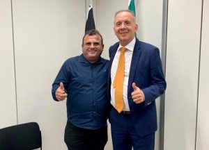 prefeito-troca-aguinaldo-por-efraim-filho