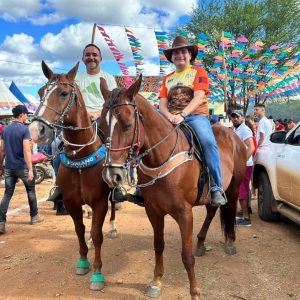 murilo-prestigia-sao-joao-de-campina-grande-e-cavalgada-no-municipio-de-camalau