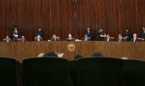 tse-suspende-julgamento-de-bolsonaro-e-decisao-fica-para-sexta-feira