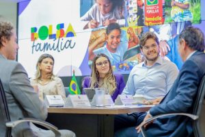 veneziano-e-bruno-se-reunem-com-ministro-welligton-dias-para-ampliar-restaurantes-populares-e-outras-acoes-sociais-em-campina-grande