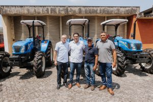 murilo-galdino-entrega-tratores-e-implementos-agricolas-a-municipios-paraibanos 