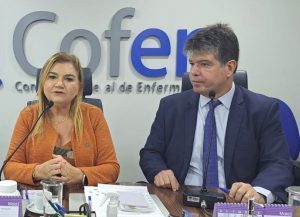presidente-do-conselho-federal-de-enfermagem-presta-homenagem-a-ruy-pela-luta-em-defesa-do-piso-da-categoria