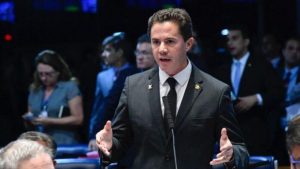 sancionada-lei-de-autoria-do-senador-veneziano-que-regulamenta-vacinacao-em-estabelecimentos-privados