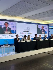 presidentes-em-exercicio-da-republica-e-do-senado,-alckmin-e veneziano abrem-a-85a-reuniao-geral-da-frente-nacional-de-prefeitas-e-prefeitos,-em-brasilia