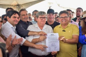 murilo-acompanha-governador-em-pocinhos,-durante-assinatura-de-convenios-e-anuncio-de-obras