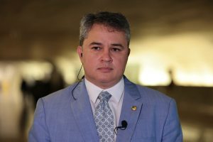 efraim-encampa-luta-de-medicos-e-dentistas-por-valorizacao-e-melhores-salarios-em-concursos