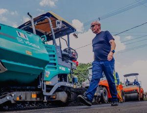 cicero-lucena-fiscaliza-obras-de-asfalto-em-paratibe-e-destaca-avancos-em-toda-a-cidade