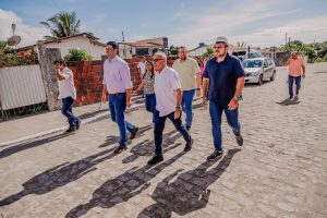 cicero-lucena-entrega-35-ruas-pavimentadas-e-estruturadas-pela-prefeitura-em-21-bairros