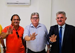 ao-lado-do-governador-joao-azevedo,-marcelo-confirma-pre-candidatura-a-prefeito-de-lucena:-“os-bons-tempos-vao-voltar,-porque-o-psb-sabe-administrar”