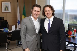 veneziano-reitera-ao-ministro-das-cidades-solicitacoes-para-a-construcao-de-casas-na-paraiba-pelo-‘minha-casa,-minha-vida-entidades’