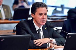 veneziano-emplaca-sobrinho-em-orgao-que-paga-r$-1,2-milhao-por-ano