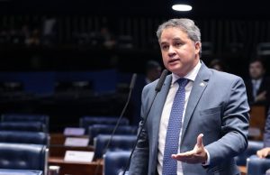 “essa-conquista-valoriza-o-profissional-da-nutricao-e-a-qualidade-dos-servicos-prestados”,-diz-efraim-ao-aprovar-projeto-no-senado