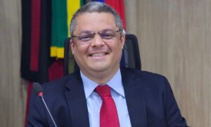 prefeito-edvaldo-neto-solicita-a-camara-municipal-revogacao-do-aumento-abusivo-de-iptu-em-cabedelo