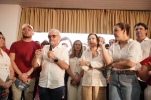 com-festa-em-guarabira,-cicero-lucena-recebe-apoio-da-prefeita-lea-e-da-deputada-camila-toscano