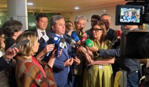 “seguranca-publica-e-o-fortalecimento-da-economia-sao-pautas-que-nao-podem-ficar-em-segundo-plano”,-diz-efraim-na-abertura-do-ano-legislativo